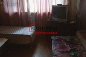 Комната, (всего 10 ком.), 17 м², 3/5 эт.