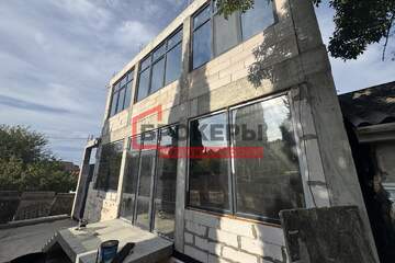 Отдельно стоящее здание, 200 м²