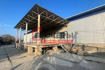 Отдельно стоящее здание, 560 м²