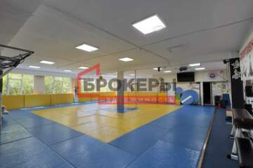 Отдельно стоящее здание, 220 м²